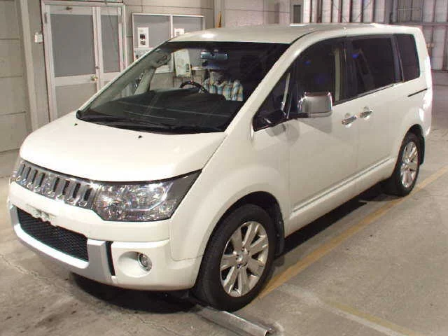 Mitsubishi Delica D:5  с аукциона в Японии