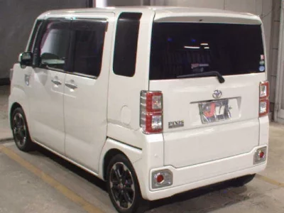 Toyota Pixis Mega