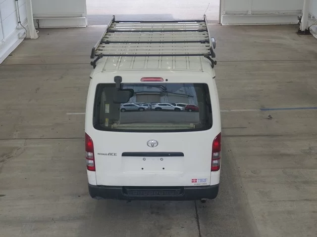 Toyota RegiusAce  с аукциона в Японии