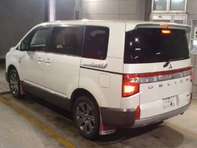 Mitsubishi Delica D:5