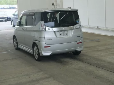 Mitsubishi Delica D:2