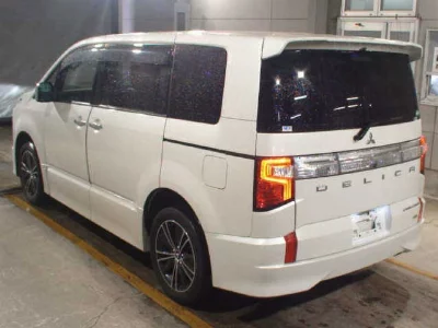 Mitsubishi Delica D:5