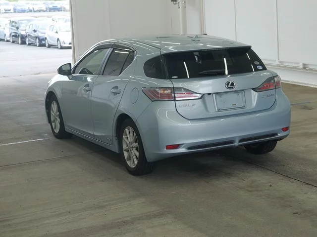 Lexus CT200h  с аукциона в Японии