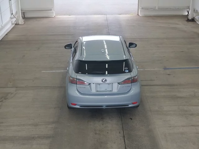 Lexus CT200h  с аукциона в Японии