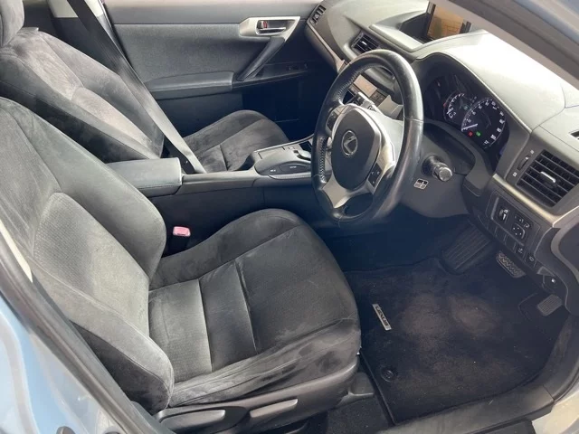 Lexus CT200h  с аукциона в Японии