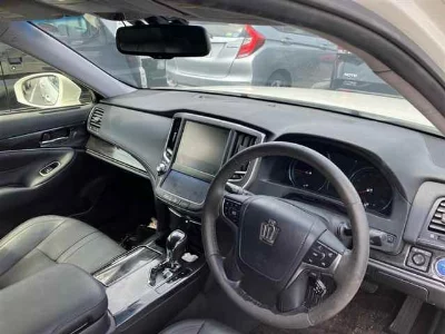Toyota CROWN HYBRID