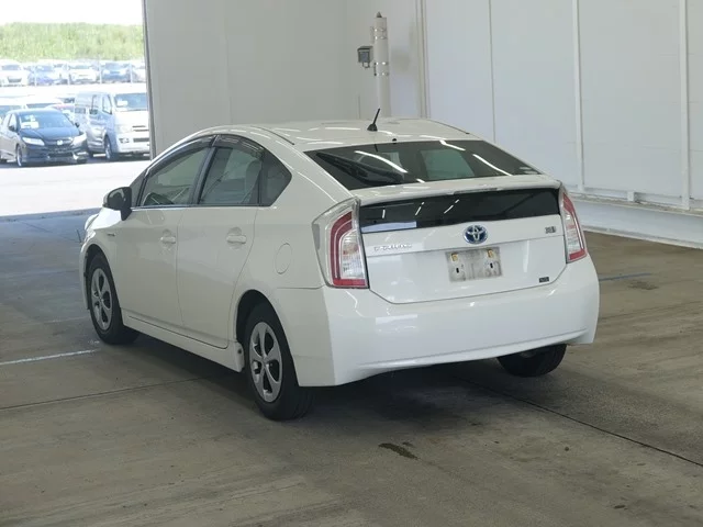 Toyota Prius  с аукциона в Японии