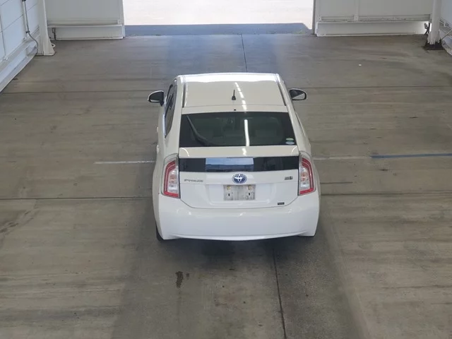 Toyota Prius  с аукциона в Японии