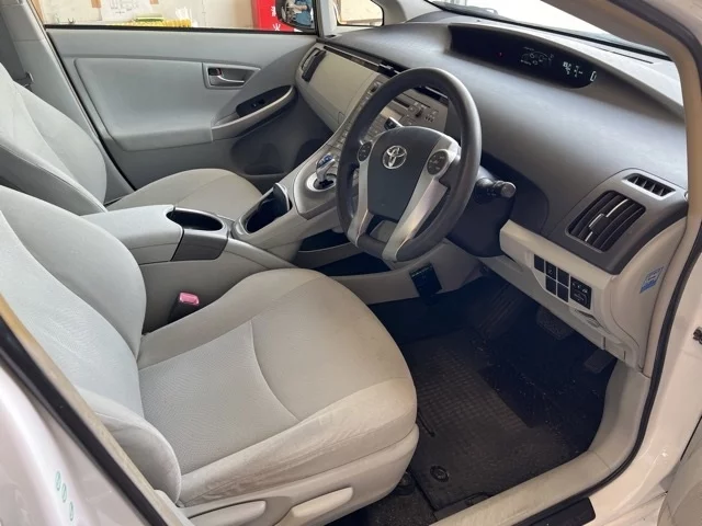Toyota Prius  с аукциона в Японии