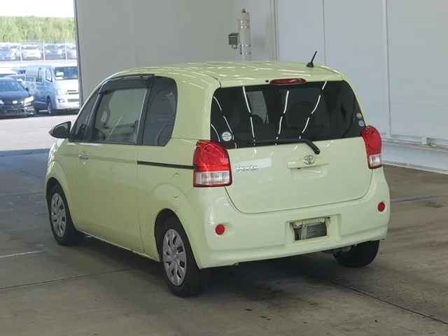 Toyota Porte  с аукциона в Японии