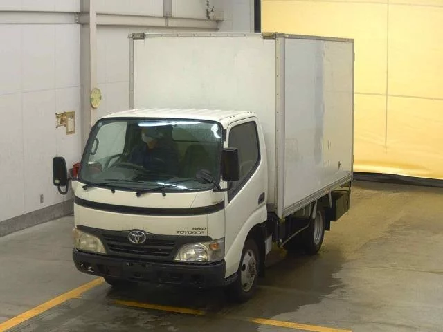 Toyota ToyoAce  с аукциона в Японии
