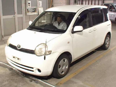 Toyota Sienta
