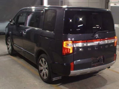 MITSUBISHI DELICA D:5