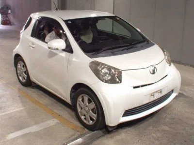 Toyota iQ