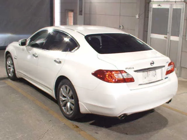 Nissan Fuga  с аукциона в Японии