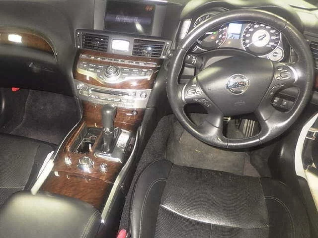 Nissan Fuga  с аукциона в Японии