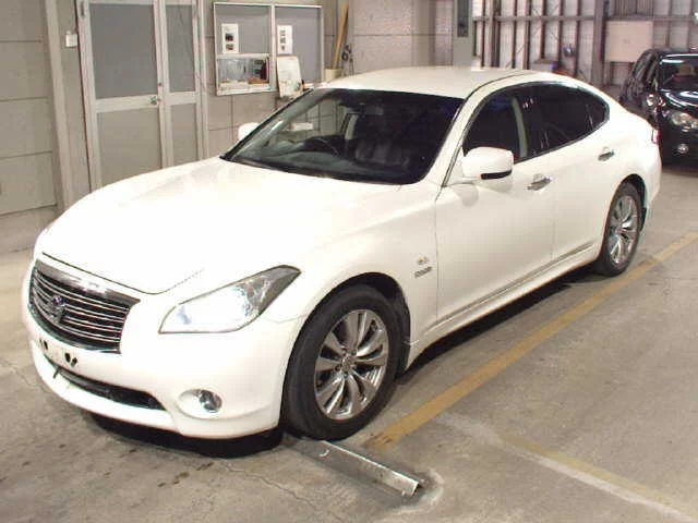 Nissan Fuga  с аукциона в Японии