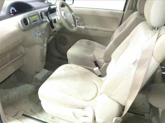 Toyota Porte  с аукциона в Японии