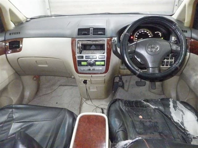 Toyota Ipsum  с аукциона в Японии
