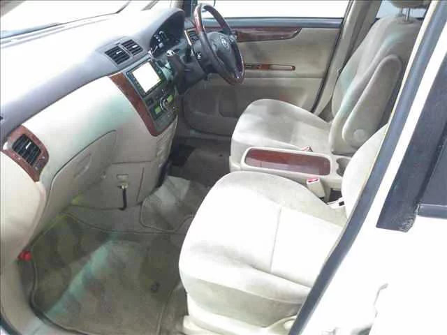 Toyota Ipsum  с аукциона в Японии