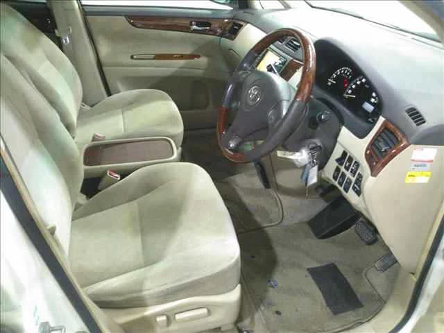 Toyota Ipsum  с аукциона в Японии