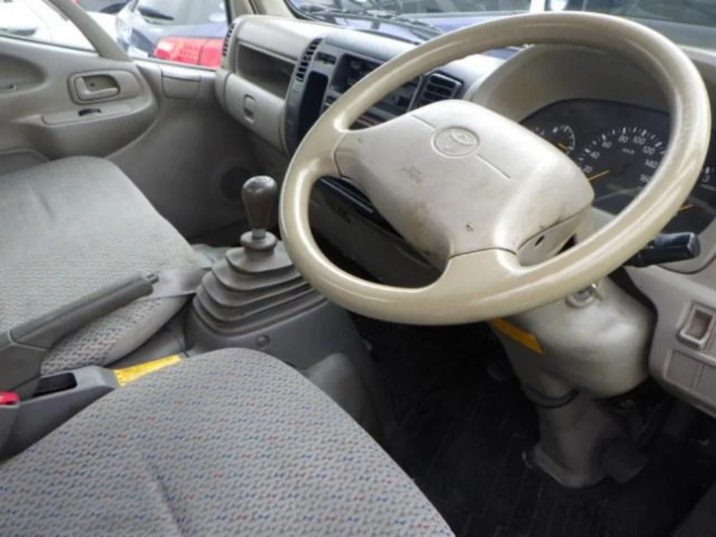 Toyota Dyna  с аукциона в Японии