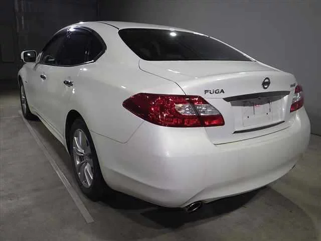 Nissan Fuga  с аукциона в Японии