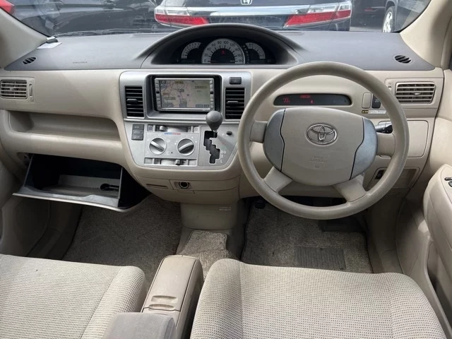 Toyota Raum  с аукциона в Японии
