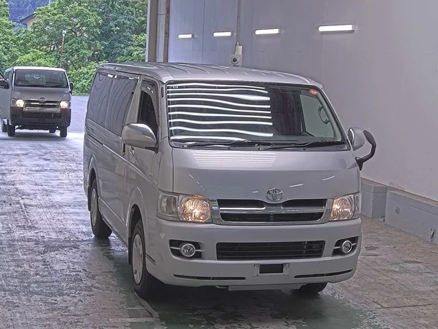 Toyota RegiusAce  с аукциона в Японии