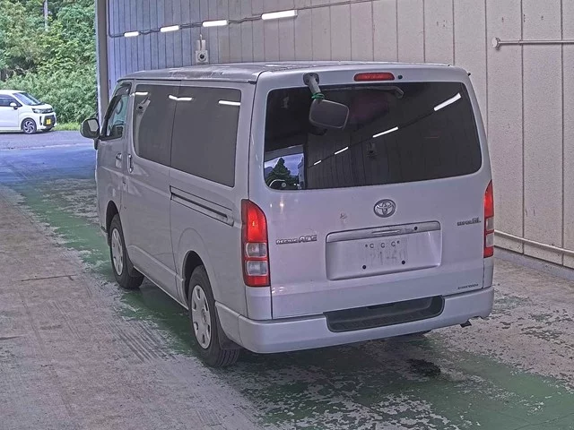 Toyota RegiusAce  с аукциона в Японии