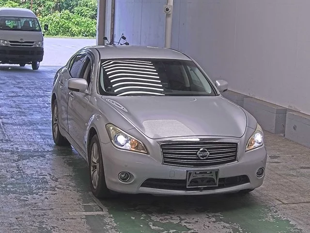 Nissan Fuga  с аукциона в Японии