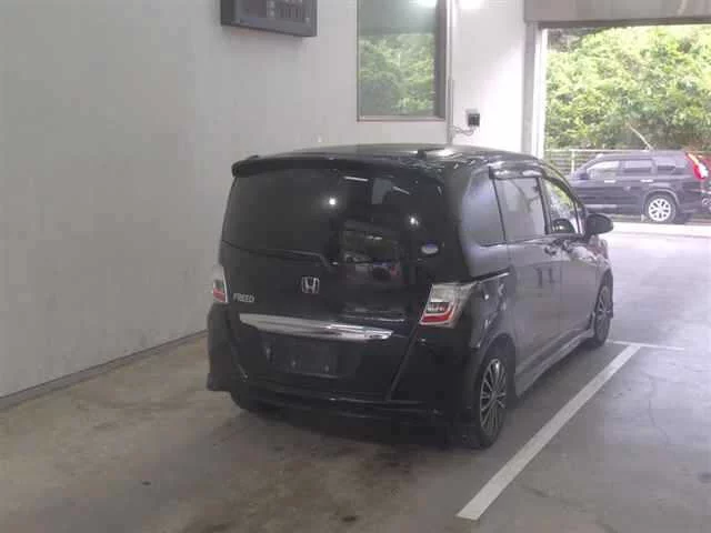 Honda Freed  с аукциона в Японии