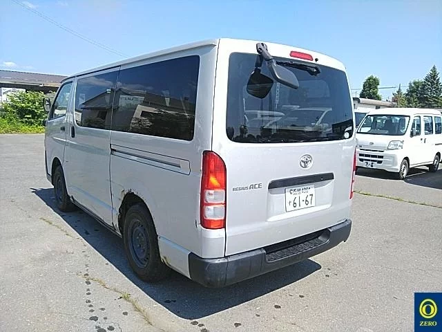 Toyota RegiusAce  с аукциона в Японии