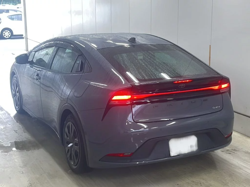 Toyota Prius  с аукциона в Японии
