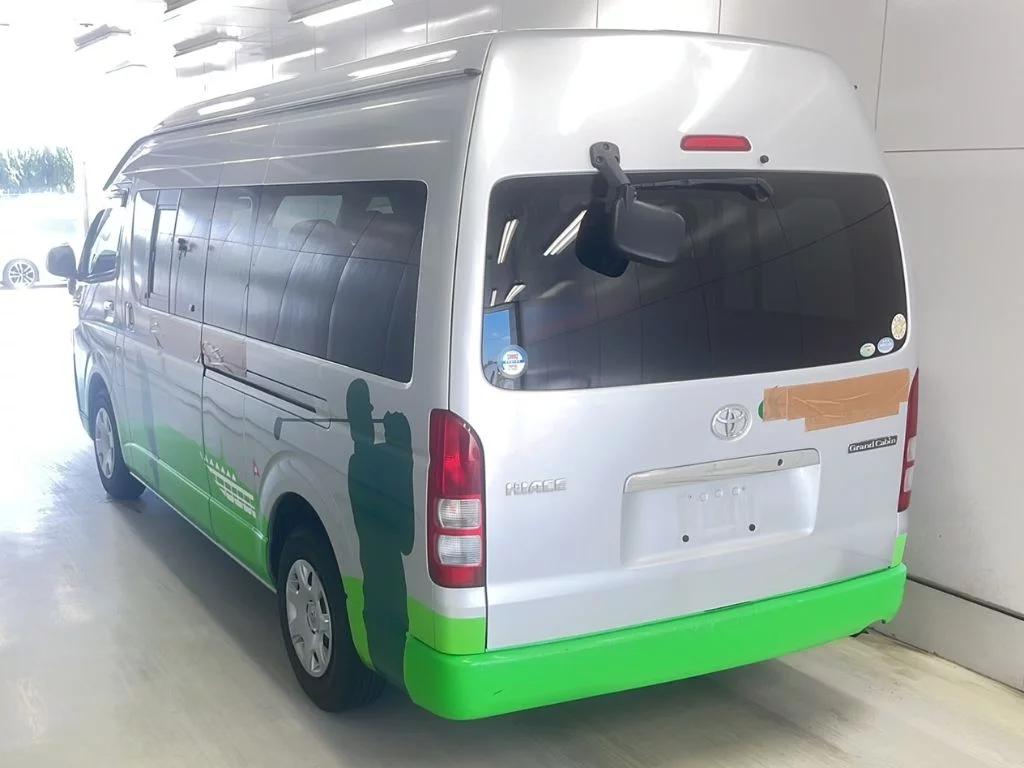 Toyota HiAce  с аукциона в Японии