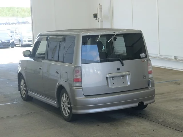 Toyota bB  с аукциона в Японии