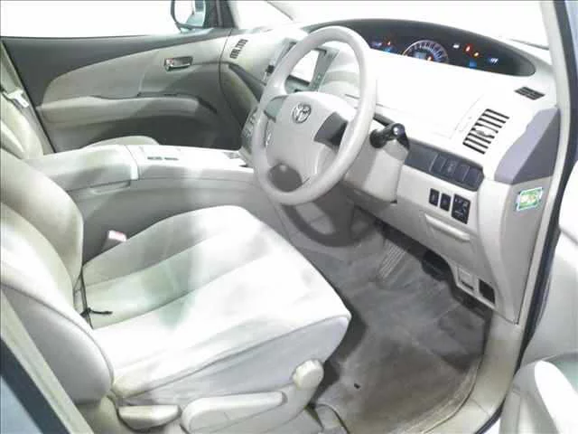 Toyota Estima  с аукциона в Японии