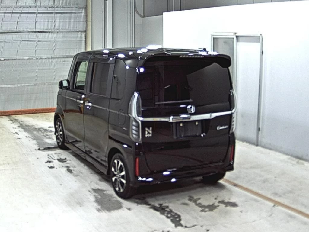 Honda N BOX CUSTOM  с аукциона в Японии