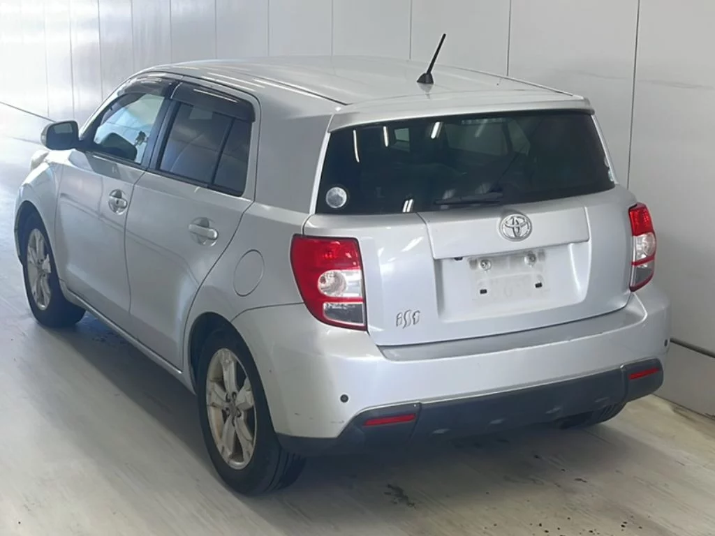 Toyota Ist  с аукциона в Японии
