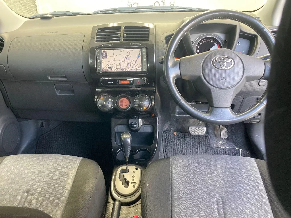 Toyota Ist  с аукциона в Японии