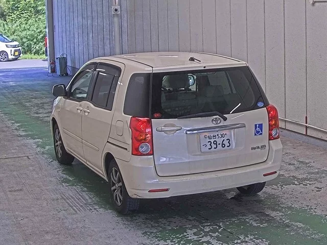Toyota Raum  с аукциона в Японии