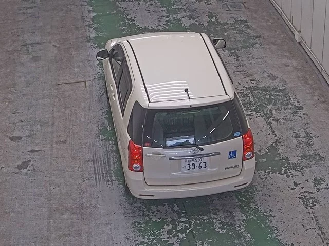 Toyota Raum  с аукциона в Японии