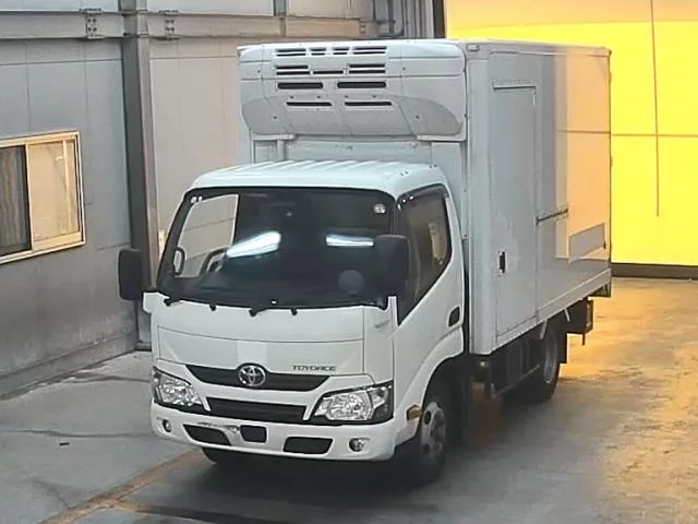 Toyota ToyoAce  с аукциона в Японии