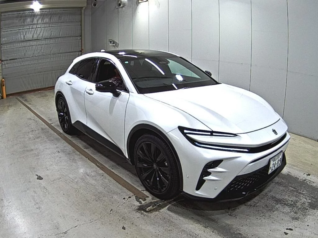 Toyota Crown Sport  с аукциона в Японии