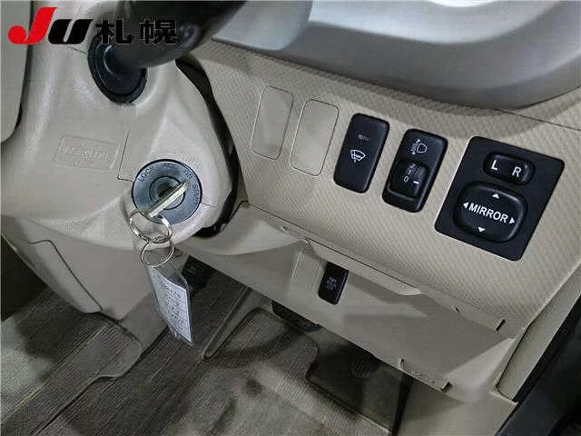Toyota Porte  с аукциона в Японии