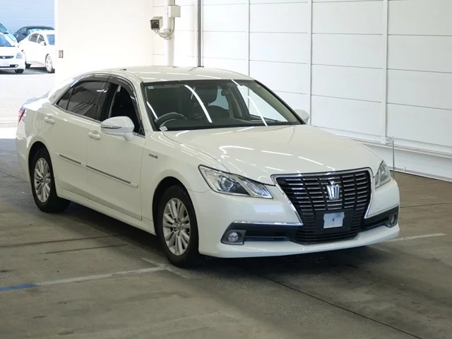 Toyota Crown  с аукциона в Японии
