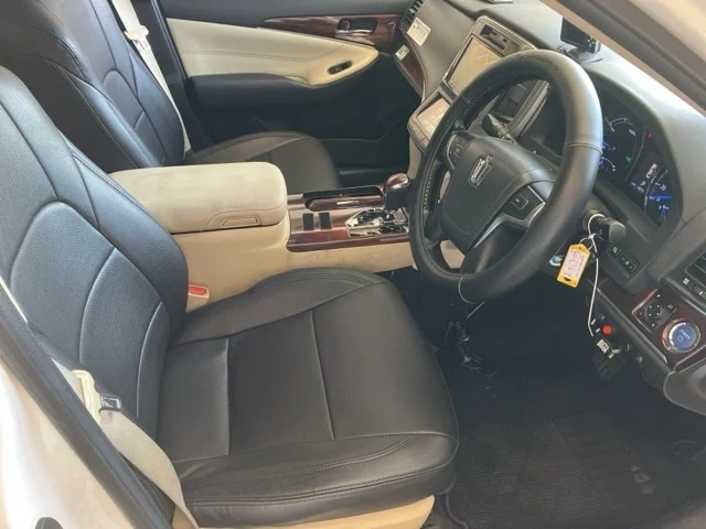 Toyota Crown  с аукциона в Японии