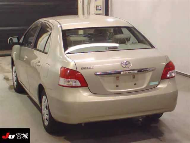 Toyota Belta  с аукциона в Японии