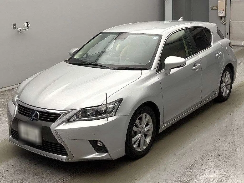 Lexus CT200h  с аукциона в Японии