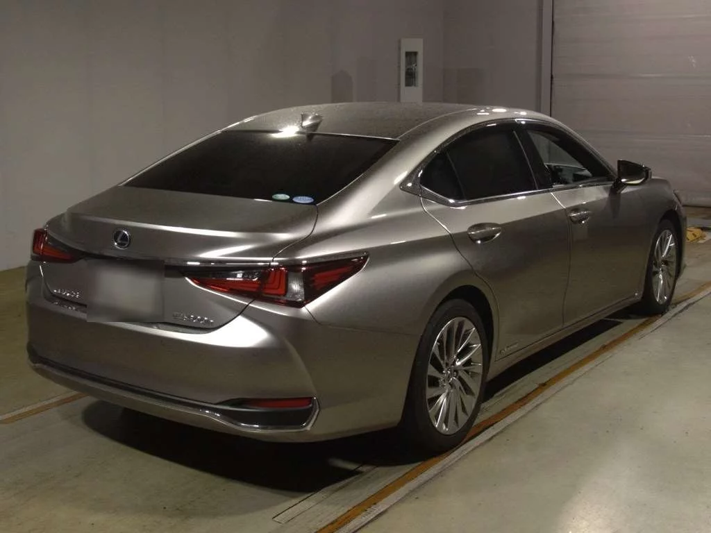 Lexus ES300h  с аукциона в Японии